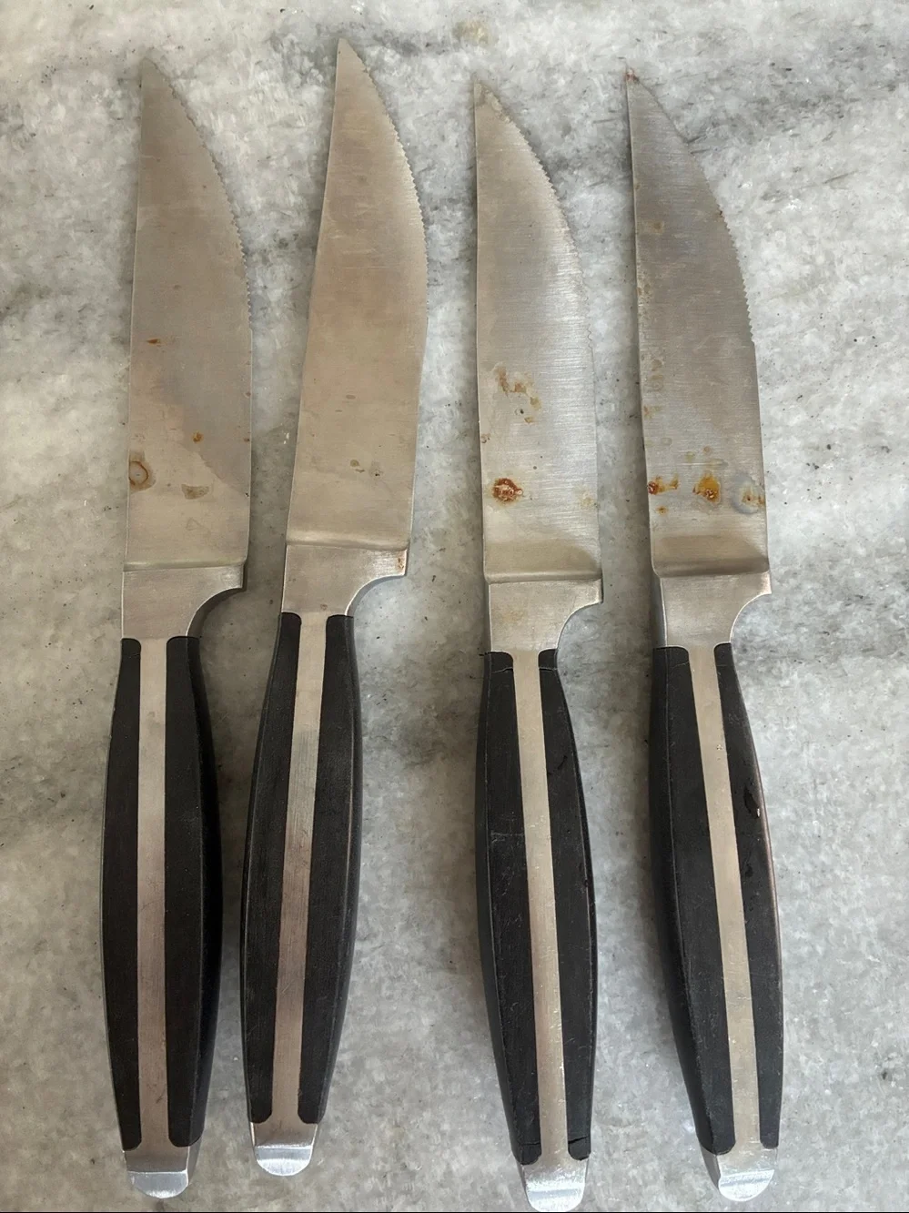William Sonoma steak knives (4)